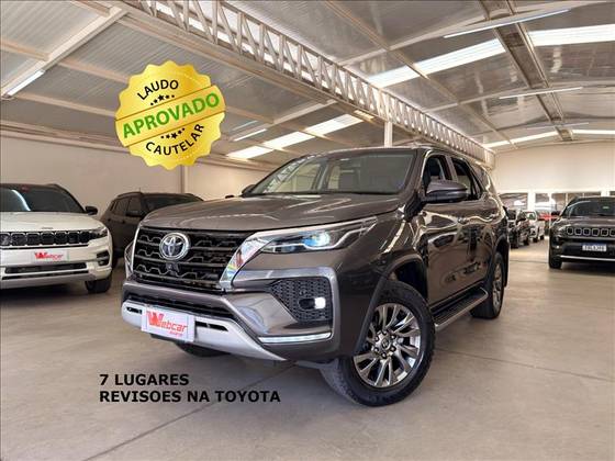 TOYOTA HILUX SW4 2.8 D-4D TURBO DIESEL SRX 7L 4X4 AUTOMÁTICO